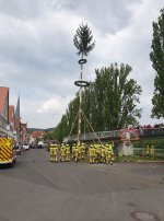 Der Maibaum steht