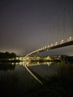 Der neue Mainsteg illuminiert