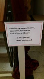 Diverses von der Rathaussanierung - sinnvolle Erg&auml;nzung: neuer Farbanstrich f&uuml;r das Rathaus